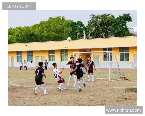 小学校园足球比赛精彩纷呈学生们展现团结拼搏精神与运动风采